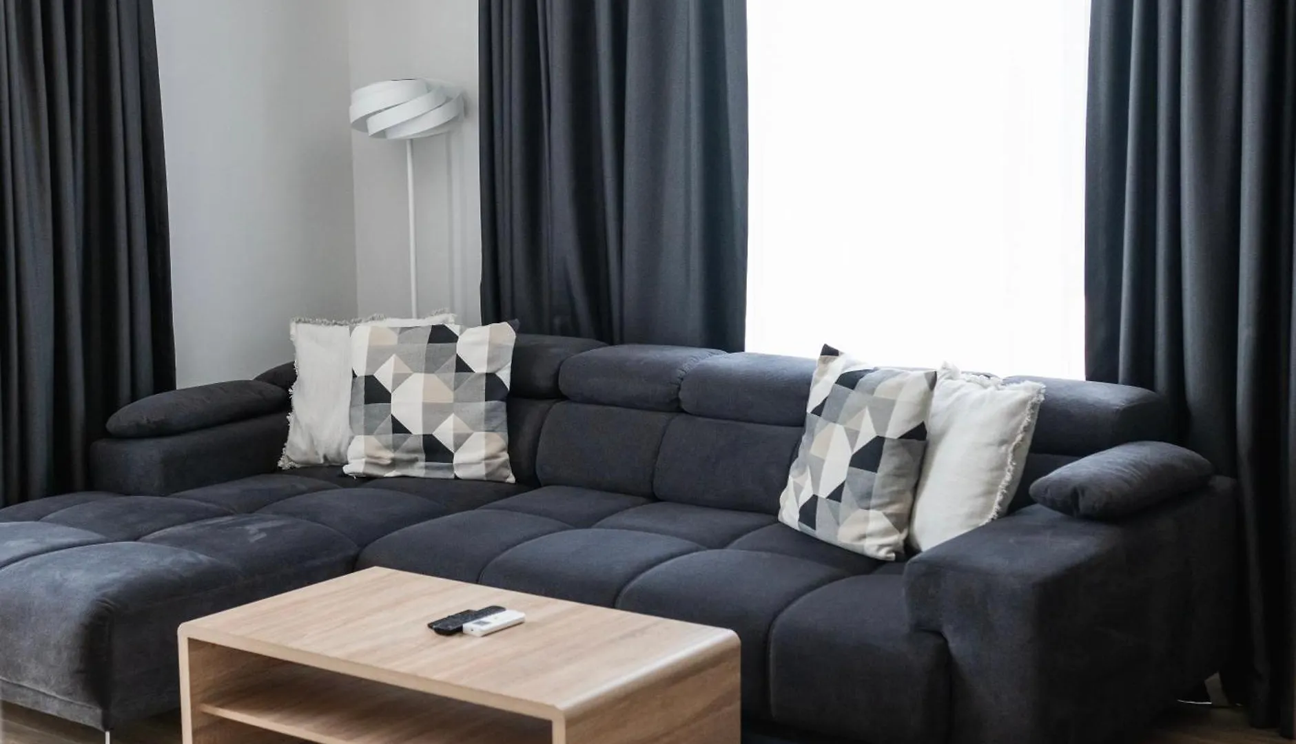 Топ Двустаен В Панорама Парк location